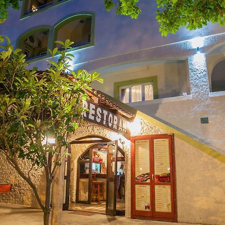 Pansion Nobel Hotel Petrovac Buitenkant foto