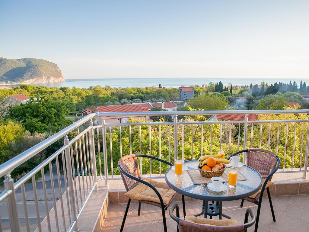 Pansion Nobel Hotel Petrovac Buitenkant foto
