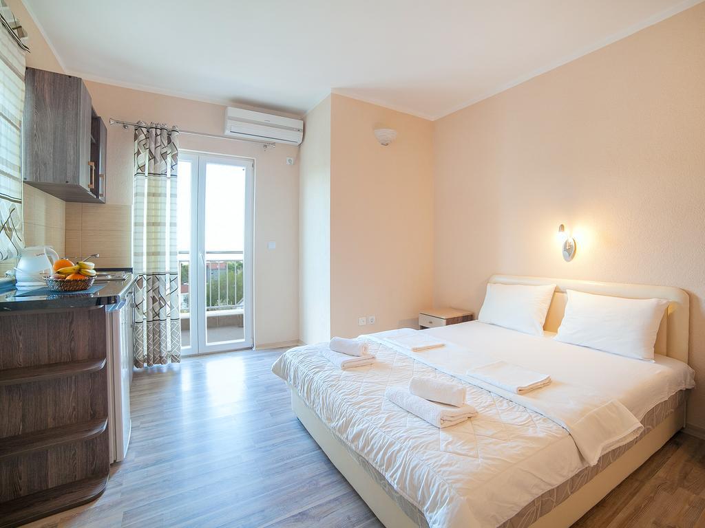 Pansion Nobel Hotel Petrovac Kamer foto