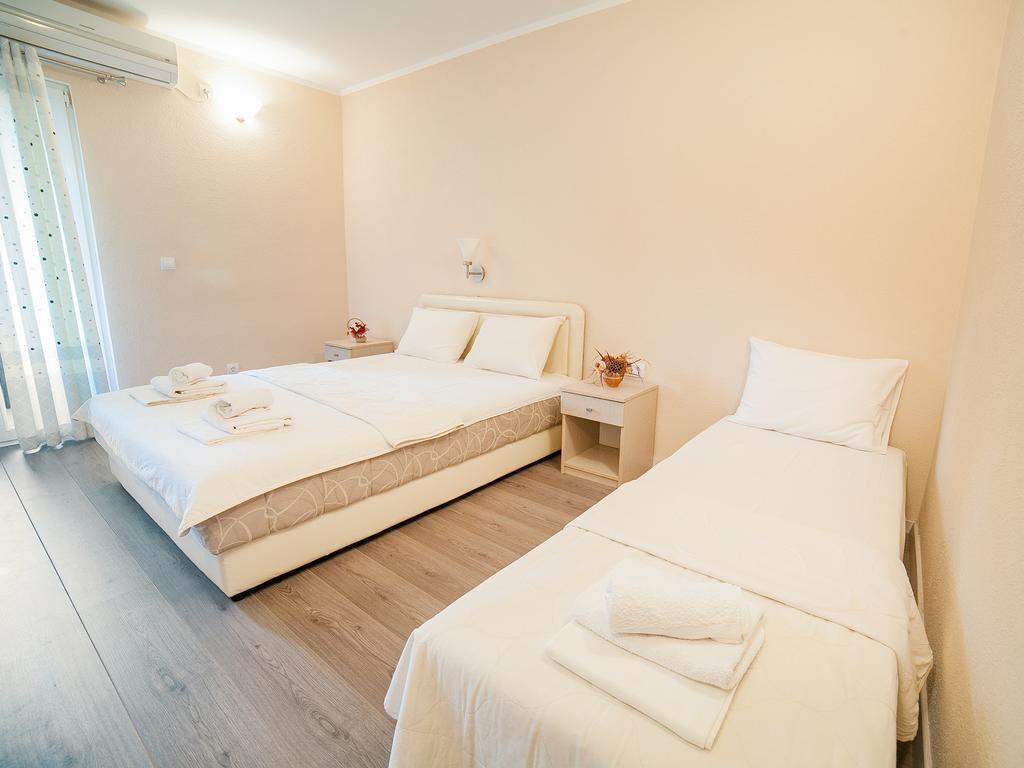 Pansion Nobel Hotel Petrovac Kamer foto