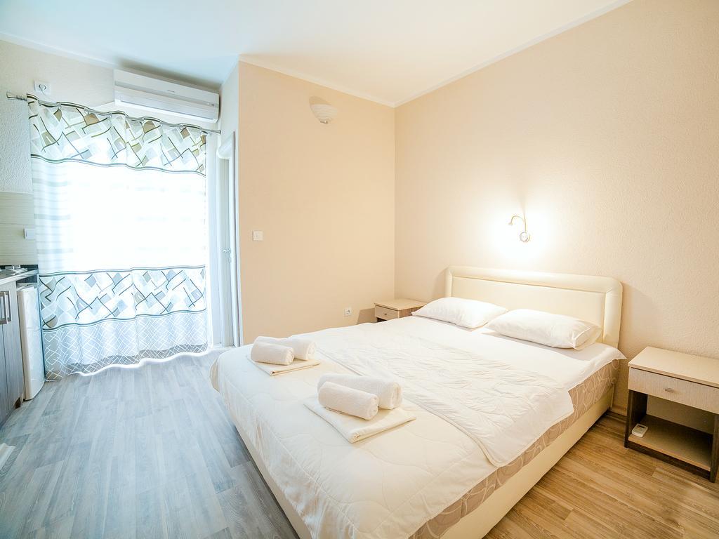 Pansion Nobel Hotel Petrovac Kamer foto