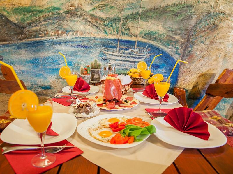Pansion Nobel Hotel Petrovac Buitenkant foto