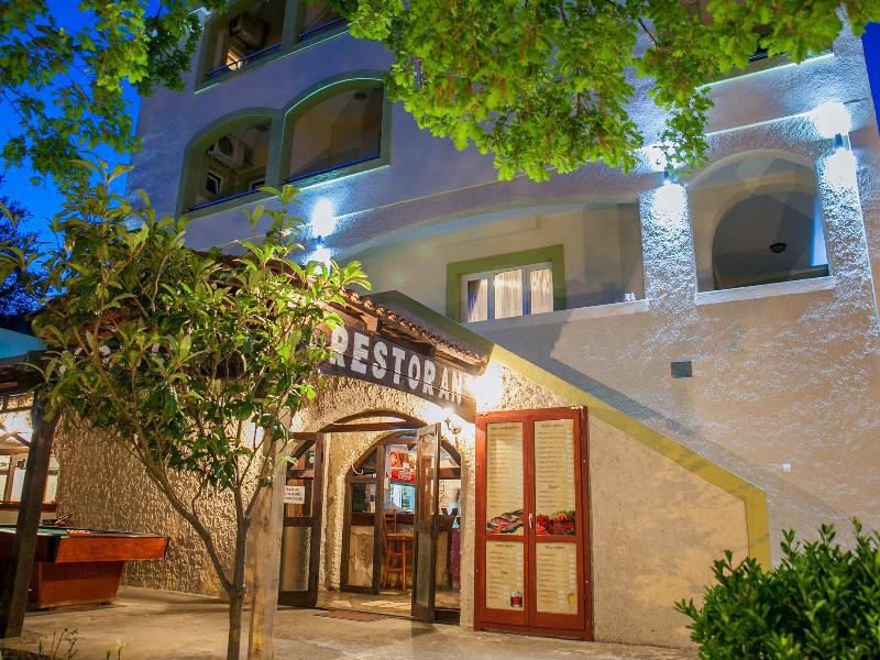 Pansion Nobel Hotel Petrovac Buitenkant foto