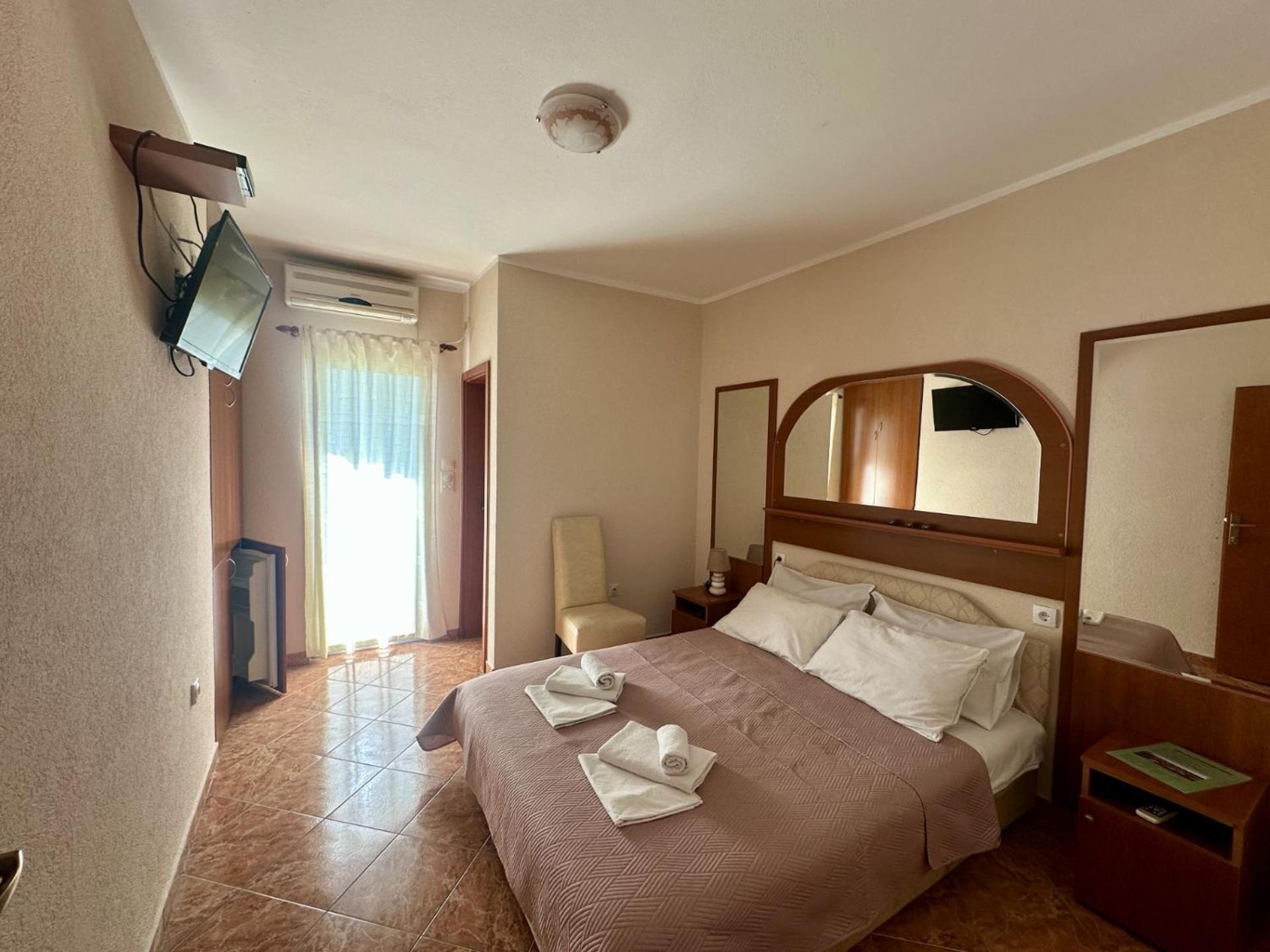 Pansion Nobel Hotel Petrovac Buitenkant foto