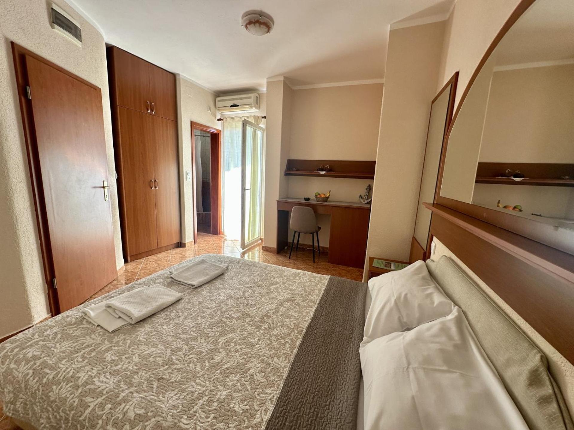 Pansion Nobel Hotel Petrovac Buitenkant foto