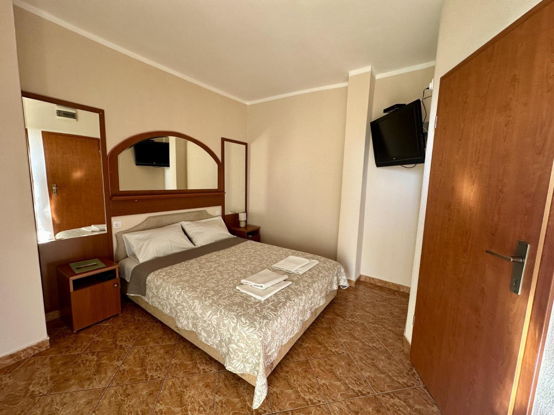 Pansion Nobel Hotel Petrovac Buitenkant foto