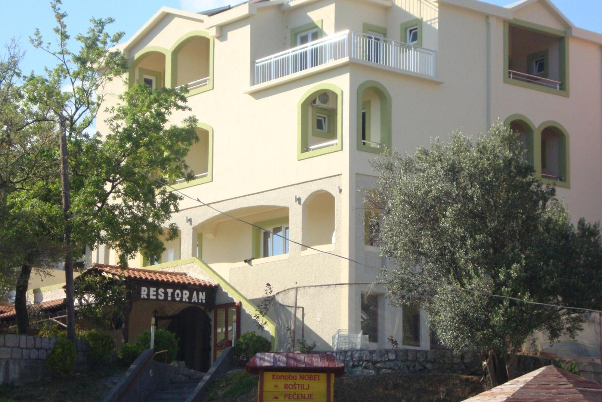 Pansion Nobel Hotel Petrovac Buitenkant foto