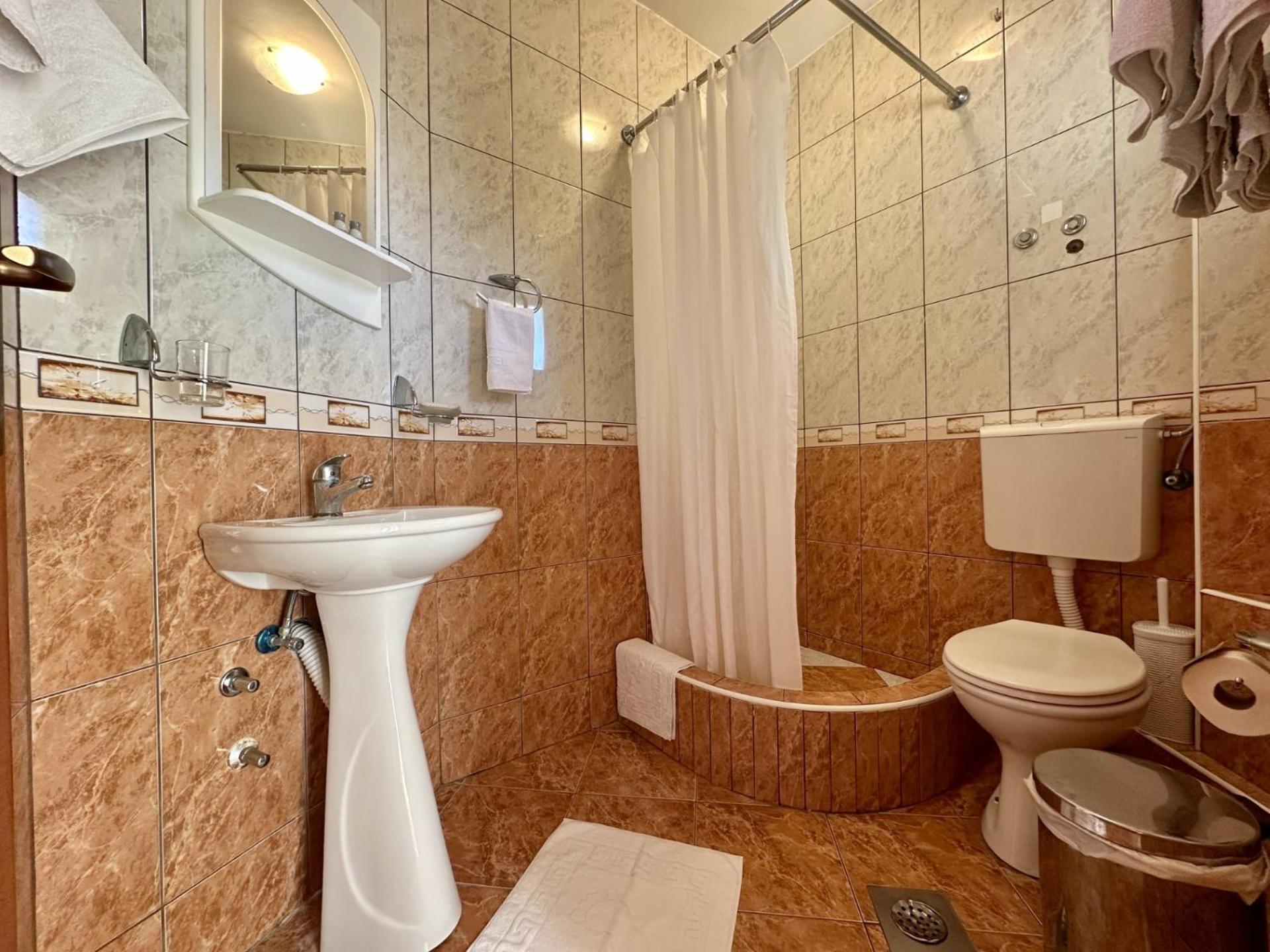 Pansion Nobel Hotel Petrovac Buitenkant foto