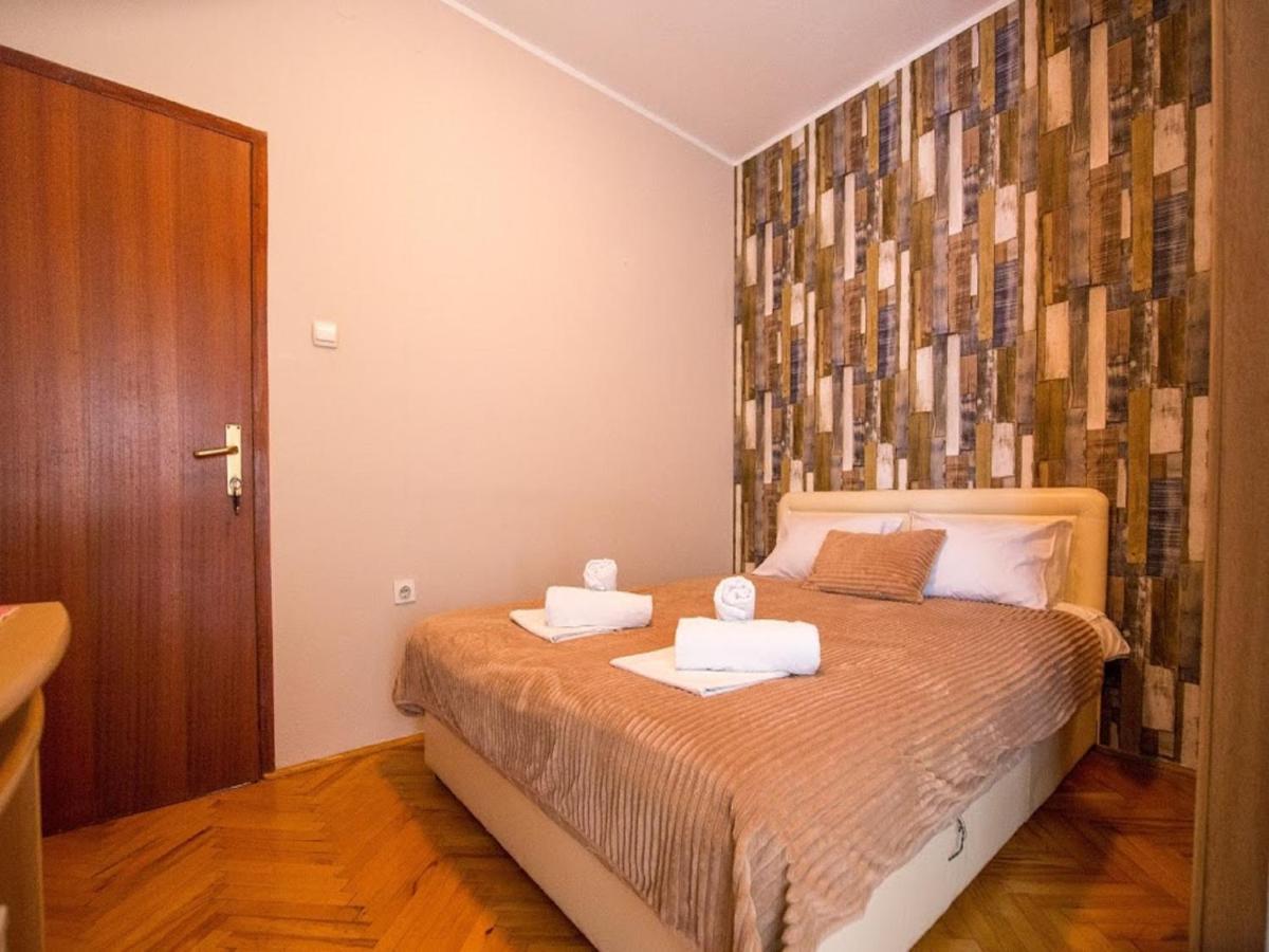 Pansion Nobel Hotel Petrovac Buitenkant foto