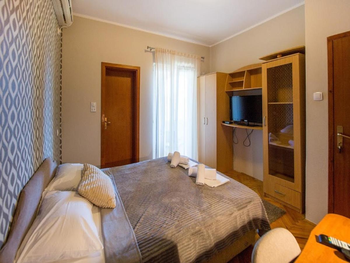 Pansion Nobel Hotel Petrovac Buitenkant foto